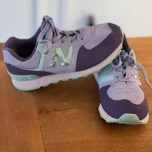 Cute purple new balance tennis shoes. Size 13.